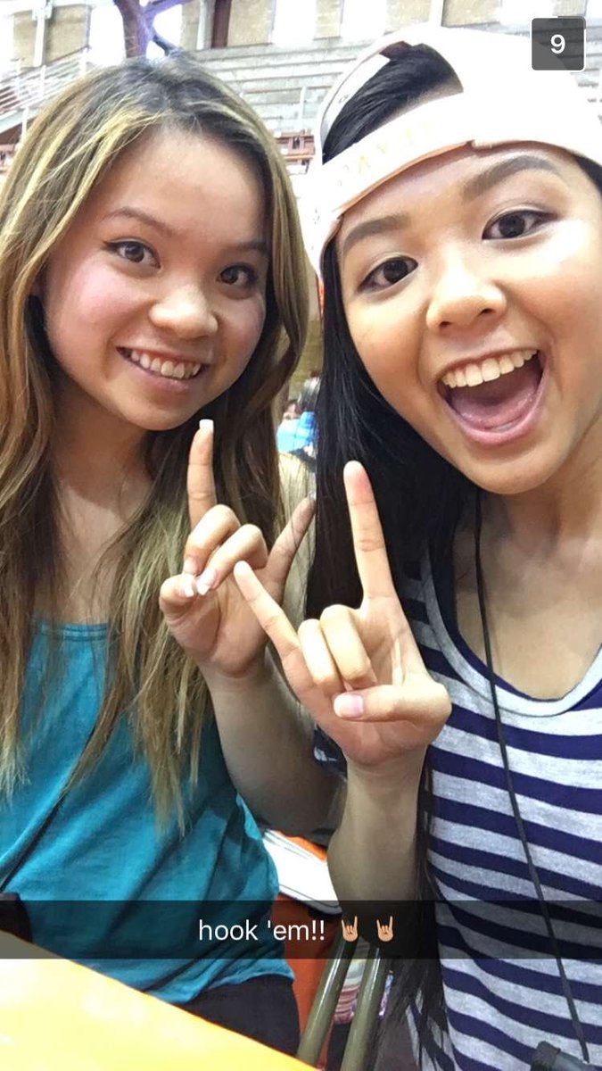 UTorientation's tweet photo. #UT20 has accepted the challenge! ❤️ y'all's snaps!! Challenge #2 will be posted soon! #UTOrientationChallenge https://t.co/2D1LMufuAi