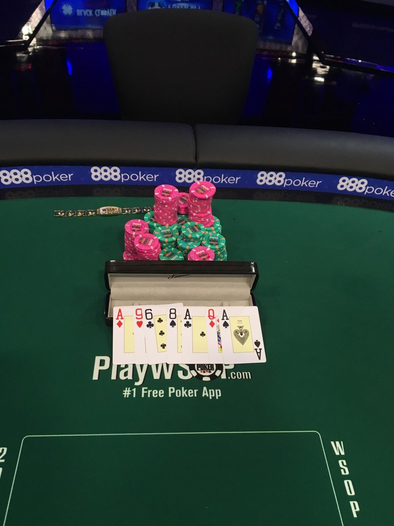 TeamMizrachi's tweet photo. Roberts winning hand!! #TeamMizrachi #WSOP3 https://t.co/tHyS6G8Apv