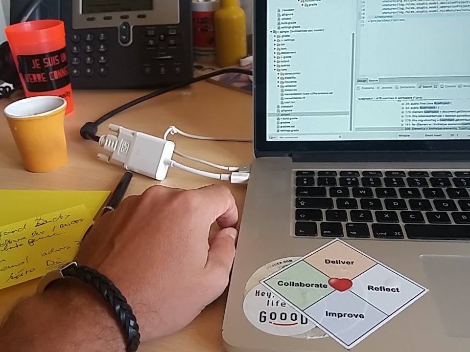 agilecoderfrank's tweet image. It&apos;s indeed a sticker, aha. #advancedagile #hoafrance