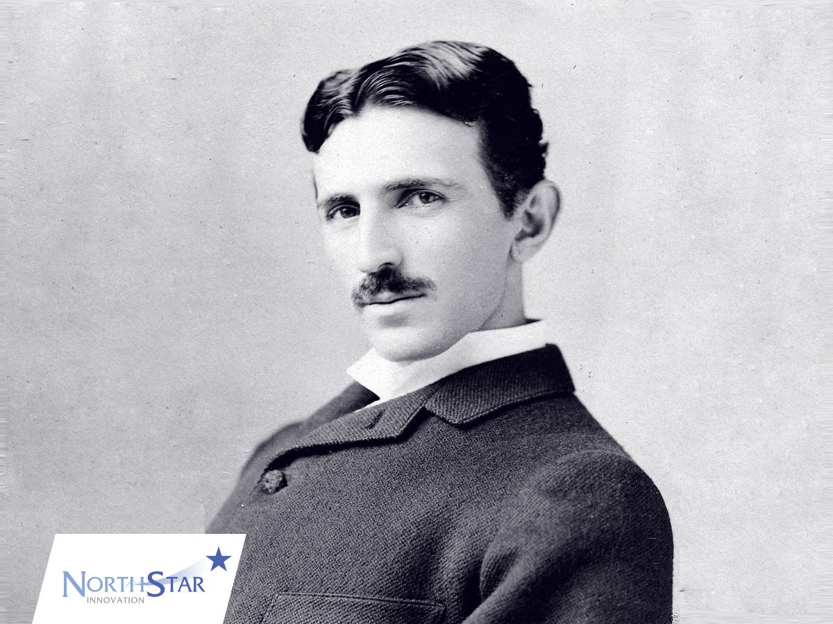 “İnsan imkansızı başarabilir sözü yetersizdir çünkü insan imkansızın da ötesine ulaşabilir.”
Nikola Tesla
