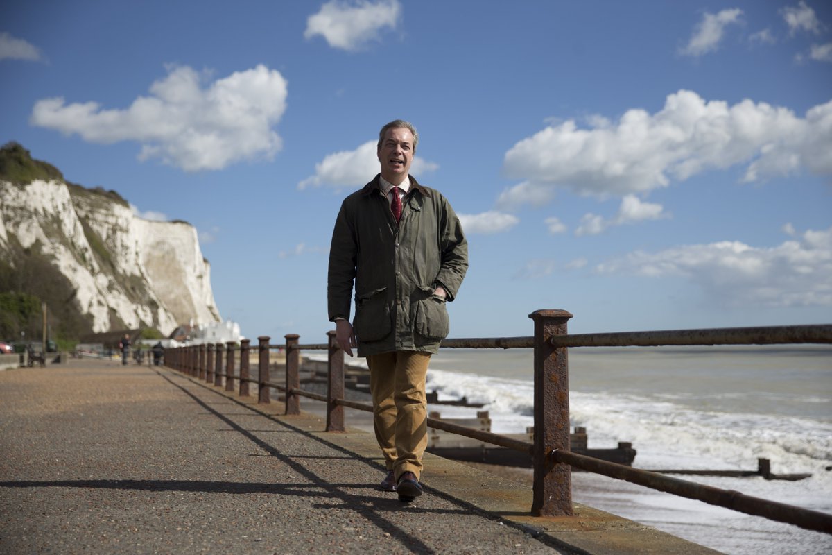 politicshome's tweet image. Nigel Farage planning to attack David Cameron over lack of &apos;integrity&apos; and &apos;patriotism&apos; polho.me/1raVos8