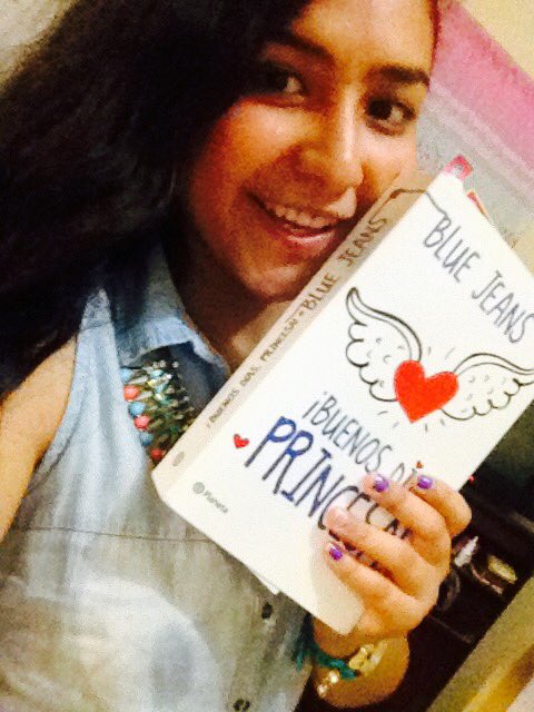 GisMahone_SG's tweet photo. @Franciscode
Hola, paso a decirte que eres el mejor escritor del mundo 😍👏🏻te mando saludos📕📗📘📙
#SeIncomprendido 🙆🏻💁🏻 https://t.co/5T4AnGDC9d