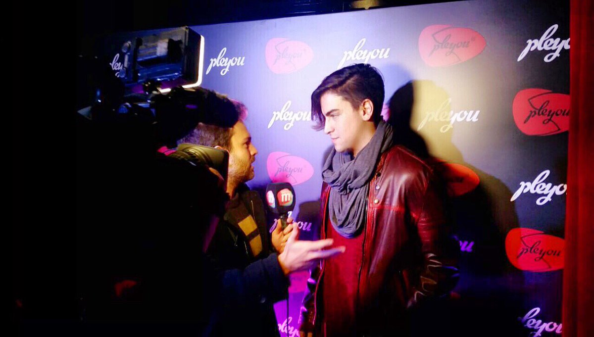fabianmanuk's tweet photo. #Pleyou @MGZNtv 🎤🎥 https://t.co/uLWmD8sXFM