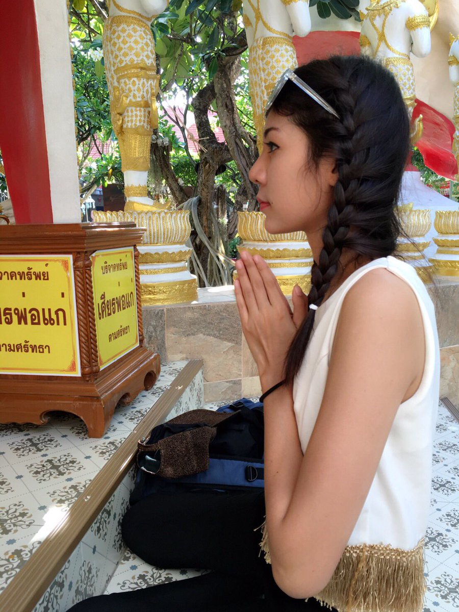 Taralew_coco's tweet image. ผู้หญิง...ใครเค้าบอกรักก่อนหล่ะ :))