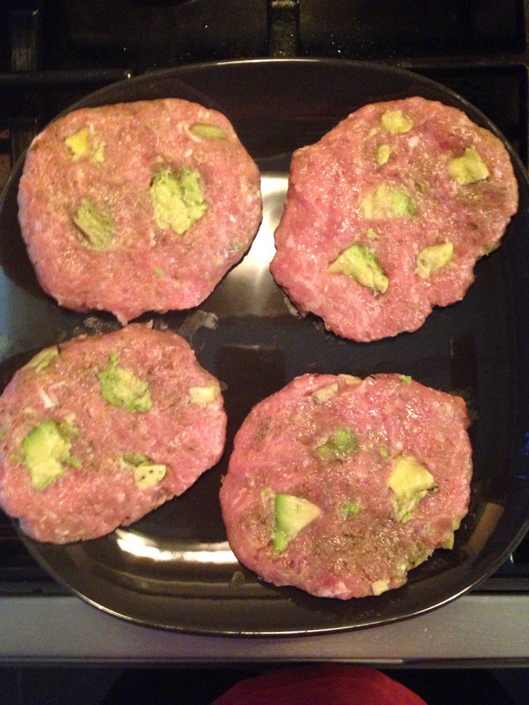 LeeRumohr's tweet photo. Homemade #ChickenBurgers with #AvocadoChunks topped with Extra Old White Cheese afterwards. Mmmmmm https://t.co/PGT9DlFhcG