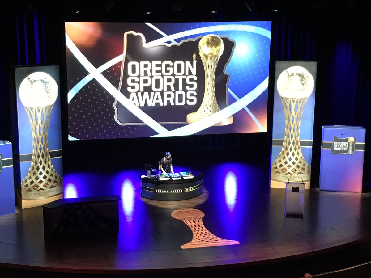minimermaids's tweet photo. #minimermaidrunningclub is so excited to be part of this year's #OregonSportsAwards @ORSportsAwards https://t.co/cfO6aM1eQC