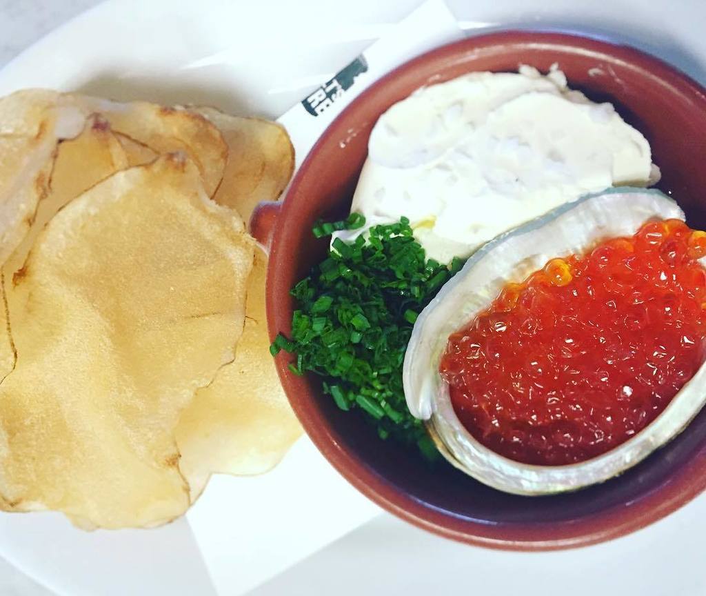 SaltsCure's tweet photo. Wild Steelhead salmon roe served with our sour cream & crispy potato chips. #wild #dinnert… https://t.co/bMtO3h0C0x https://t.co/1erWYUk13e