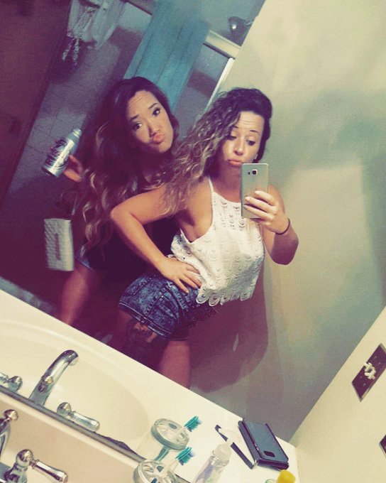 Besties. 😚💋 https://t.co/io9fKHClsk<a href="/tag/greeneyes"class="tags"><span>#greeneyes</span></a><a href="/tag/fitasfuck"class="tags"><span>#fitasfuck</span></a><a href="/tag/smilebig"class="tags"><span>#smilebig</span></a>