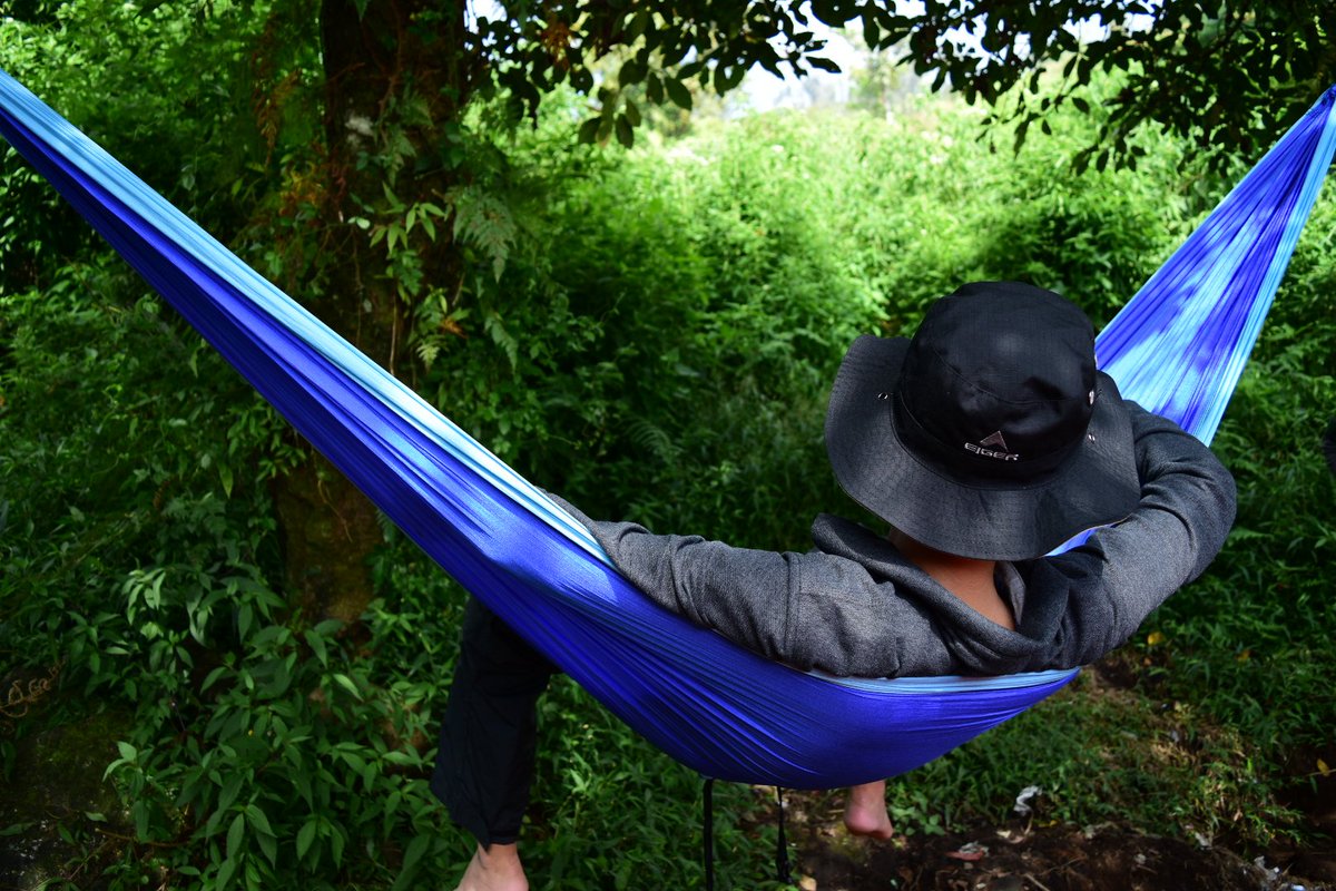 Mungkin salah satu cara bersyukur adalah 'tidak terlalu sering melihat rumput tetangga'. #EigerOutfitPhotoContest