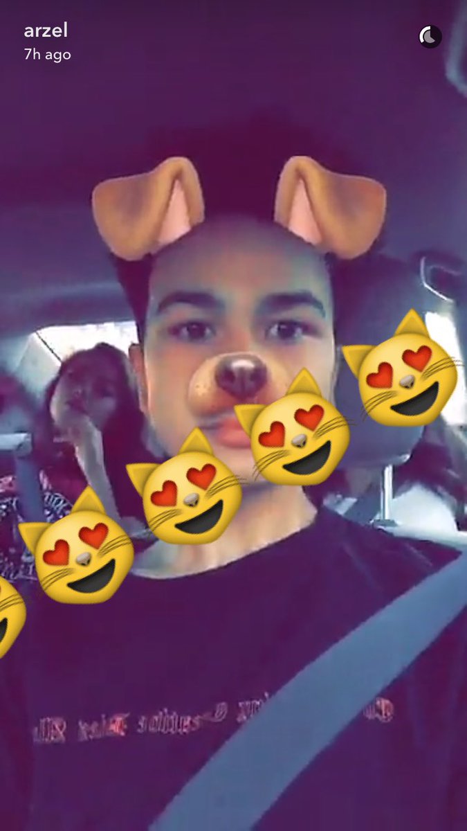 arzayigcomments's tweet photo. I'm guessing Arzel and Arzaylea made up because she was just in his snapchat yesterday https://t.co/EwVD1N6fHH