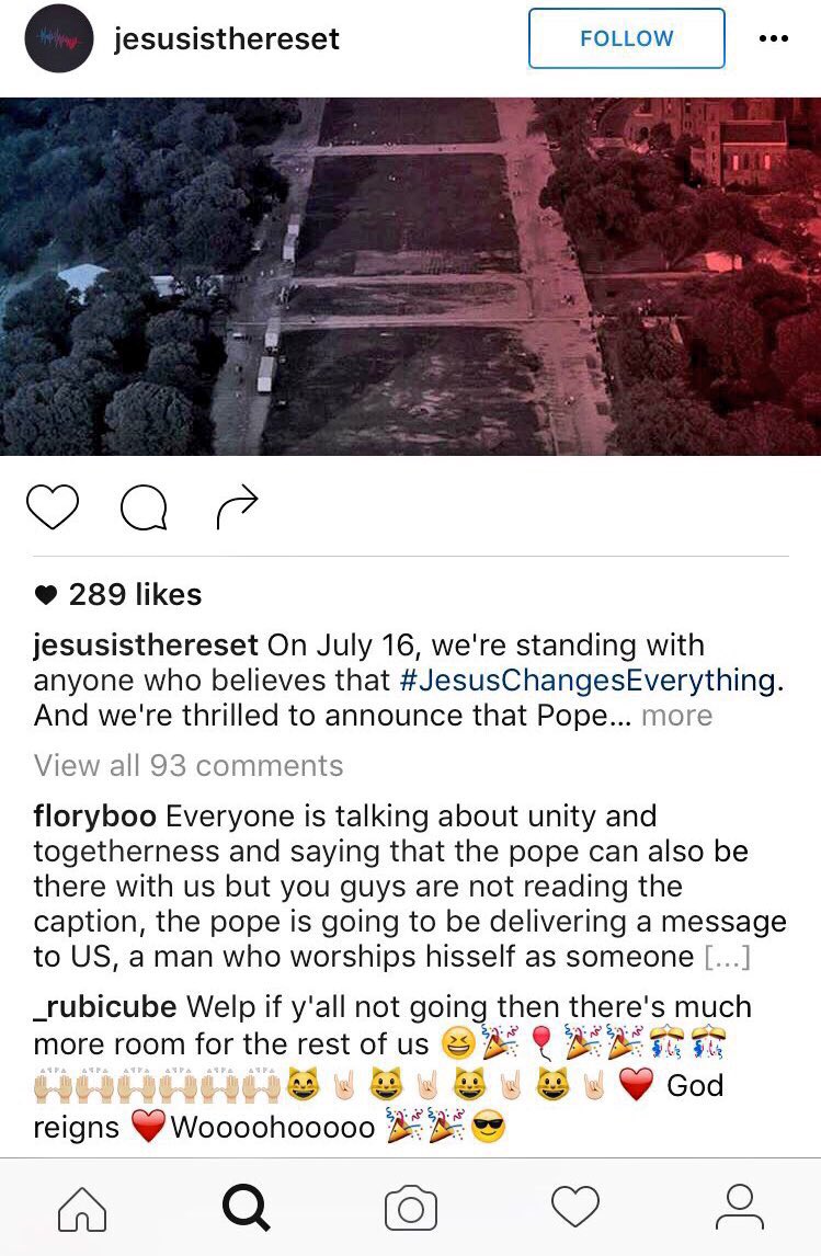 iamRubiix's tweet photo. #PopeFrancis  #together2016
Everyone's here complaining about the pope and I'm here like...👇🏻 https://t.co/6CUyuYOJTp
