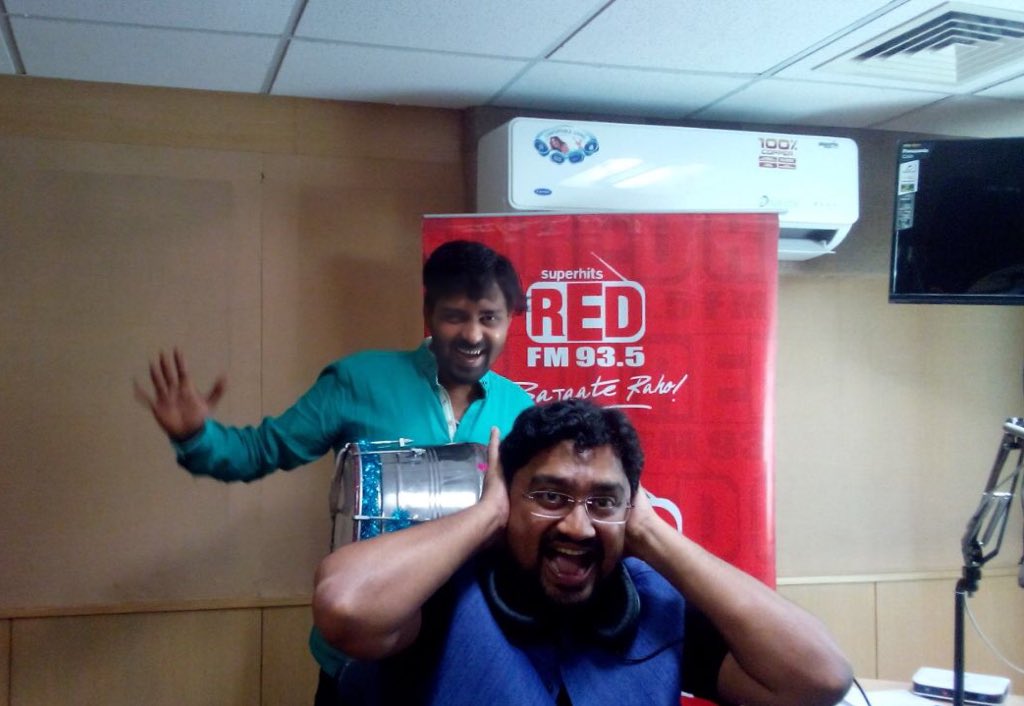 .<a href="/RJSangram/">RJ Sangram Khopade</a> <a href="/rj_rjrudra935/">Rj Rudra</a> #Nashik ke #RedFM studio Mein! #BajaateRaho! <a href="/RedFMIndia/">RedFMIndia</a>