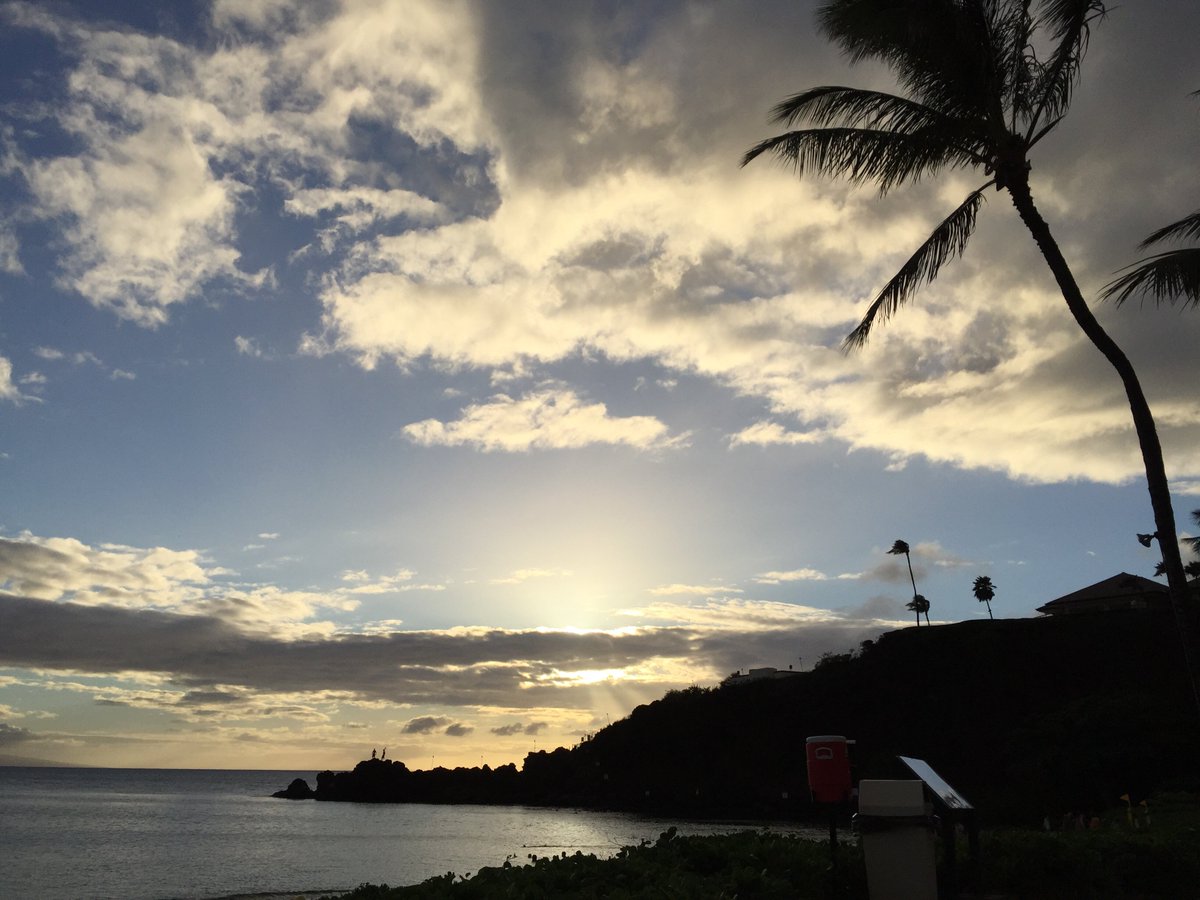 LCPastorDon's tweet photo. Hearing Jesus' name being praised by a Hawaiian tenor at the Sheraton Maui as the sun sets w/ my best friend...aahh! https://t.co/4Iam3hvtgR