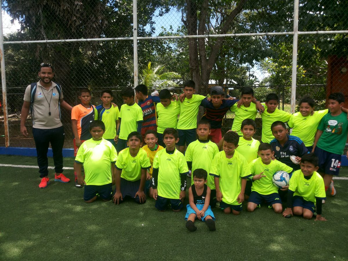 AlexAidee's tweet image. mi sobrino y su escuelita de futboll por una juventud mejor de perseverancia e ilusiones