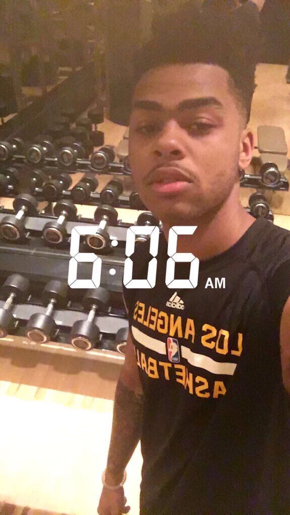 chnlakers's tweet photo. #dloading #nbacare  Dlo working out at 6 am on his first day in China @Dloading @Lakers @LakersNation @JeanieBuss https://t.co/qkLf7tSmVB