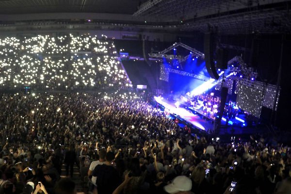 triplej's tweet photo. Behind the scenes of @hilltophoods Restrung Tour: a #LikeAVersion twitter commentary
https://t.co/R1zVHt6ajo https://t.co/N5RMinAWVw