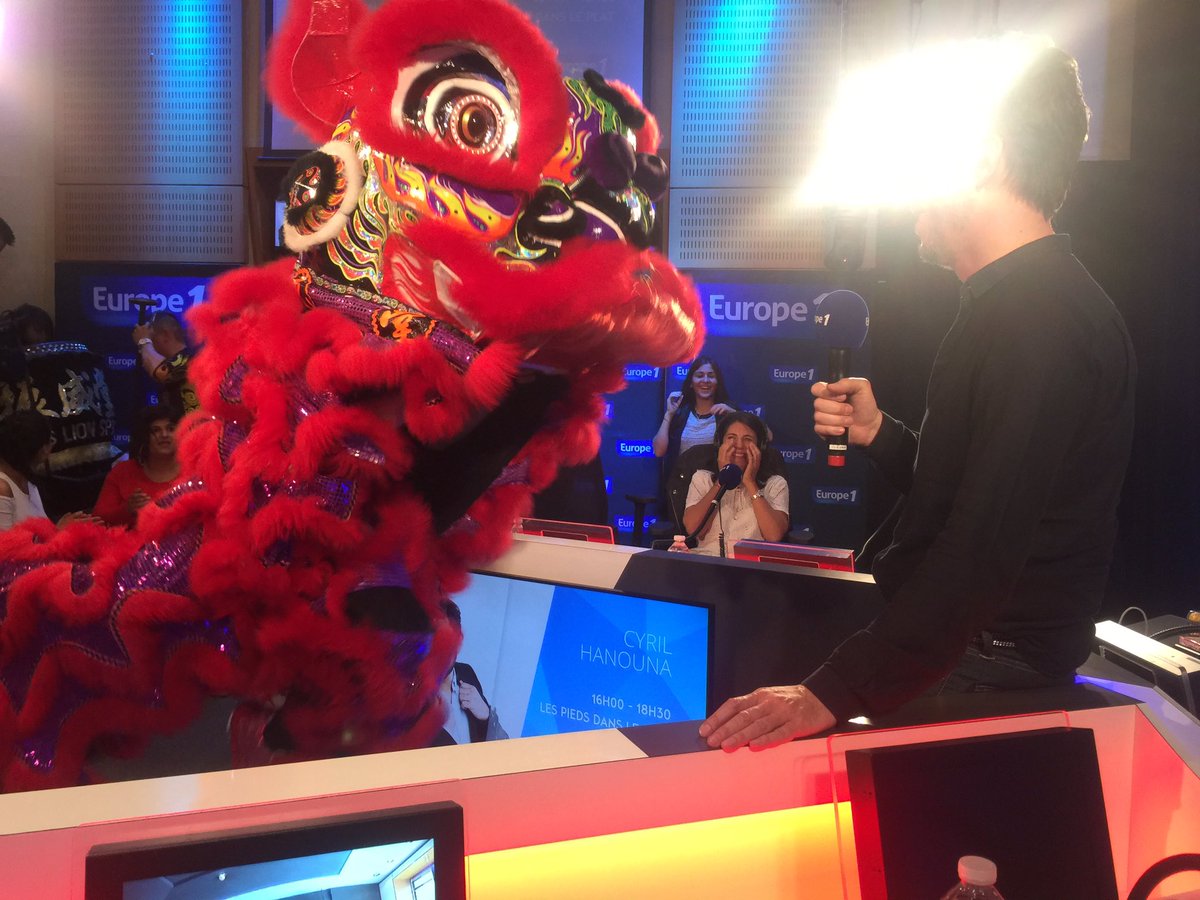 BenaimValerie's tweet image. Pr la der de @JeanLucLemoine , @DenisEstelle lui offre un twerk et un dragon une danse.Pour en savoir+ Rdv ds #PDLP