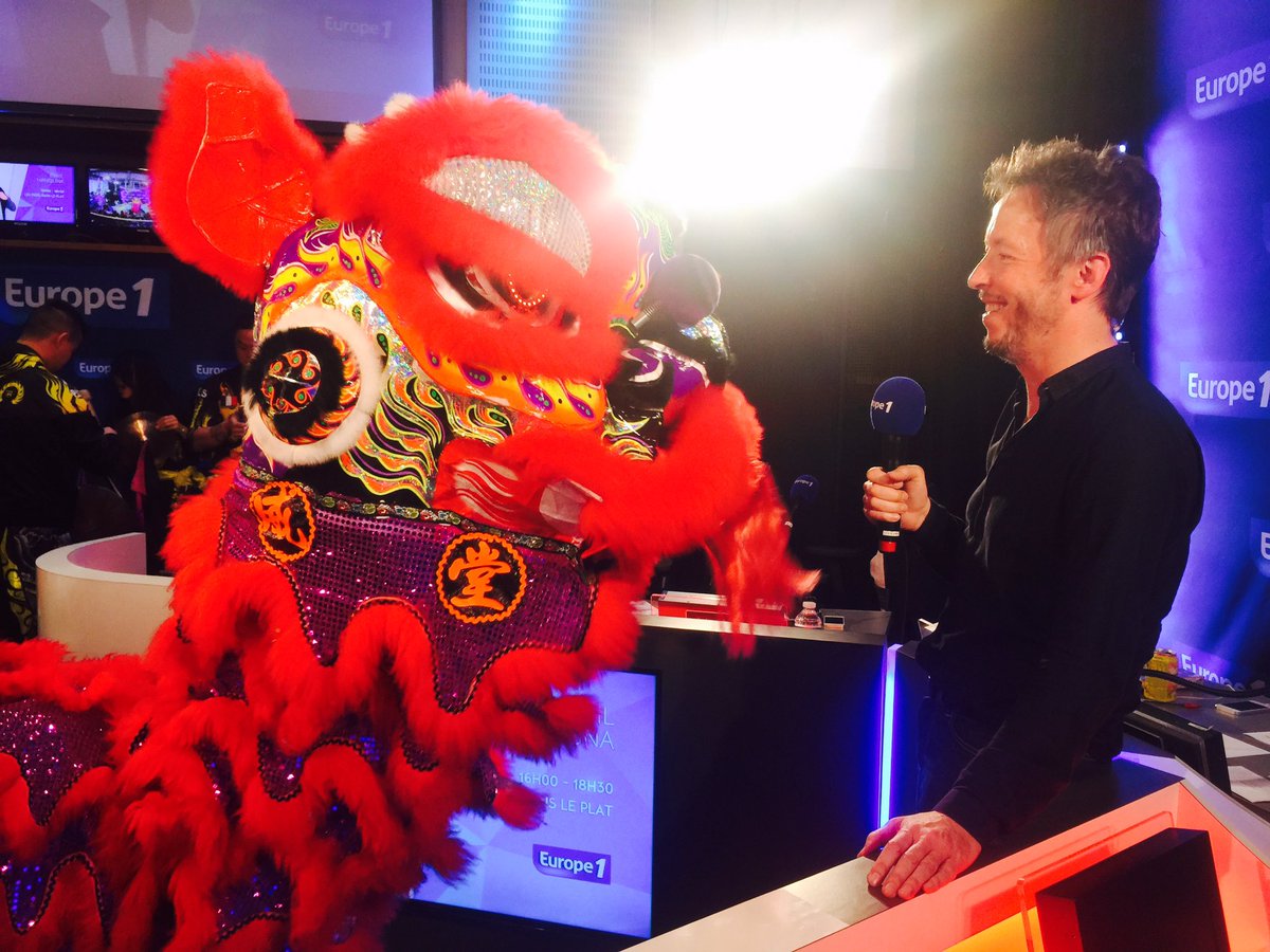 BenaimValerie's tweet image. Pr la der de @JeanLucLemoine , @DenisEstelle lui offre un twerk et un dragon une danse.Pour en savoir+ Rdv ds #PDLP
