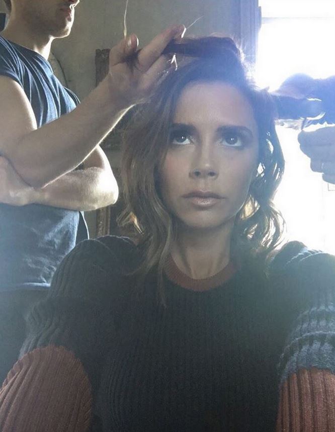 BritishVogue's tweet photo. Did you see @victoriabeckham's new hairstyle? https://t.co/762eV9WT0A https://t.co/KvJx0YAItN