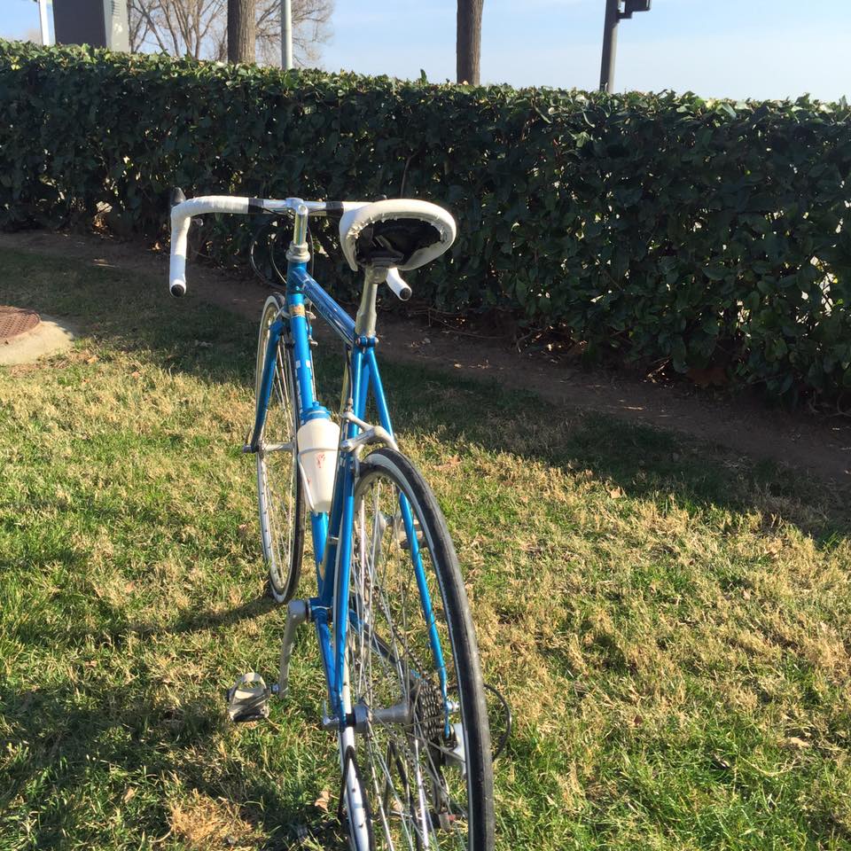 ciclistyk's tweet photo. Preciosa Peugeot a la venta, por 400 euros negociables!! Una ganga!
#Peugeot #Blue #White #Cool #Bike #Vintage https://t.co/DI1XN45lFI
