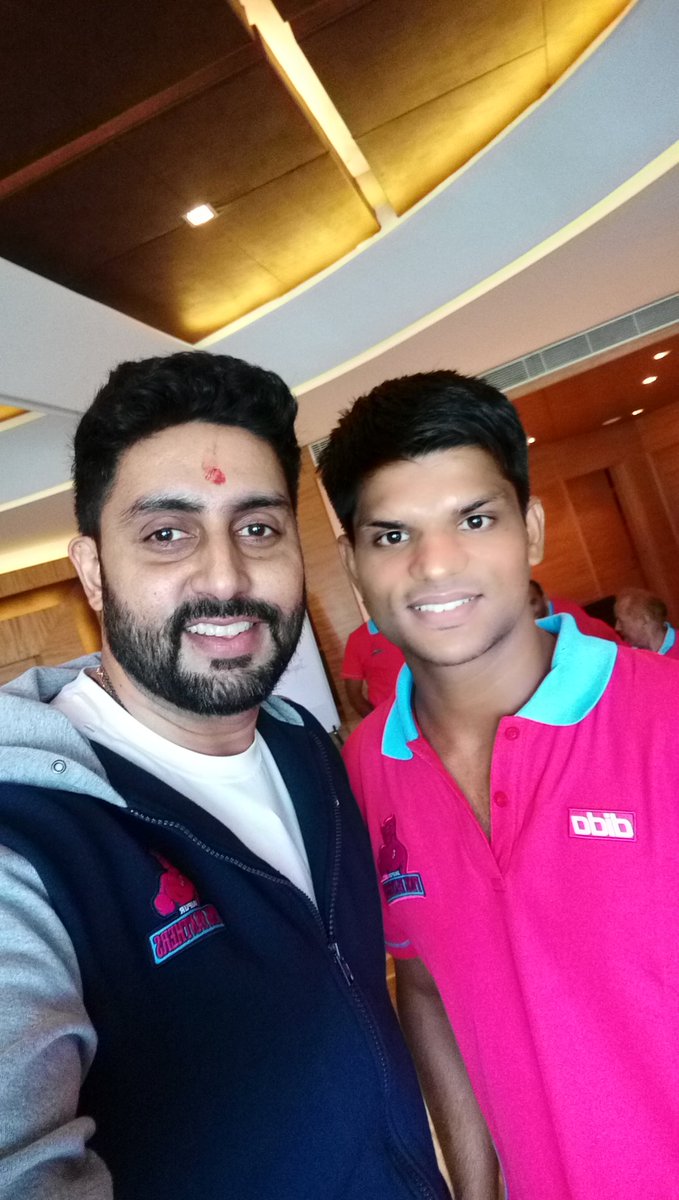 First tweet with <a href="/juniorbachchan/">Abhishek 𝐁𝐚𝐜𝐡𝐜𝐡𝐚𝐧</a> Thank You @TwitterIndia @TwitterSports <a href="/aneeshmadani/">Aneesh Madani</a> #roarforpanthers #jaihanuman