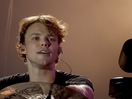 5SOSGlobal247's tweet photo. Ashton on stage during #SLFLBerlin • 6 June 2016 • via @5sosTour https://t.co/8eZMVBmJRg