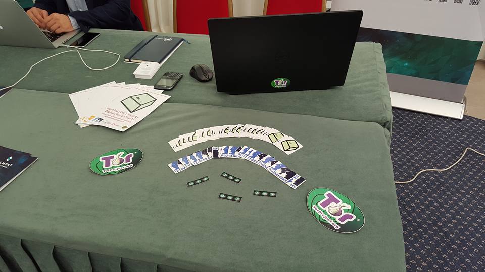 [ITA] Al #securitysummit il grande <a href="/pawelzorzan/">Pawel 'okno' Zorzan Urban</a> promuove di ESC, #Tor e #GlobaLeaks 

endsummercamp.org