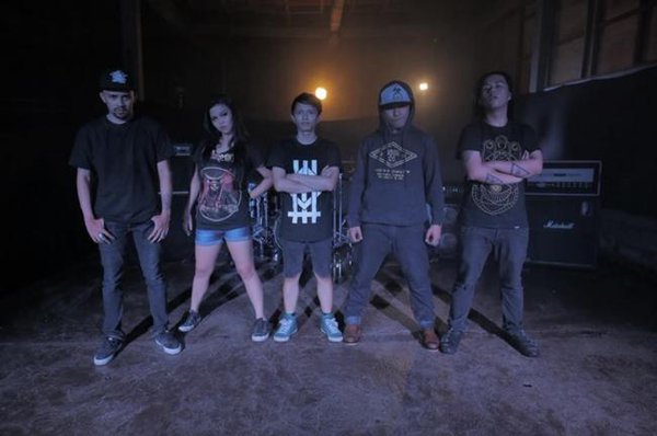 Siapa bilang band metal nggak bisa bikin lagu religi? Nih <a href="/AFTERCOMA/">AFTERCOMA</a> punya lagunya goo.gl/W1hAeS #Ramadhan