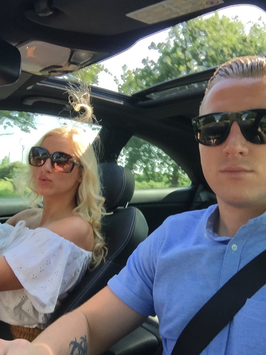 ChloeChrysosto2's tweet photo. Car selfie ✌️ #dayout #whipsnade #zoo https://t.co/xBZc8vp42u