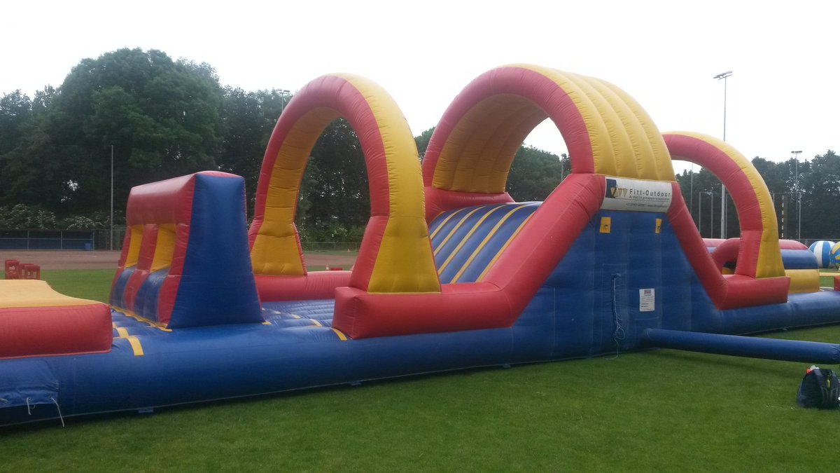 juuddith's tweet photo. Leraar, elke dag anders! #survivalbaan #sportdag #klas1 #Effent https://t.co/zPcLAa4NTm