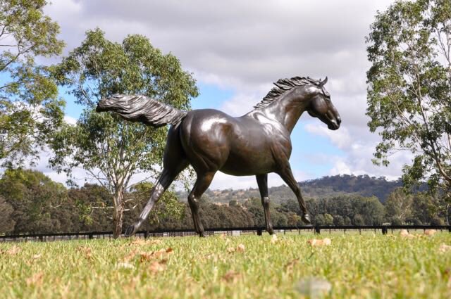 LangtonSculptor's tweet photo. Recent Life-Size bronze of the great Fastnet Rock #supersire @TomMagnier @CoolmoreAus @Fastnet_Rock https://t.co/xZTksknCo6