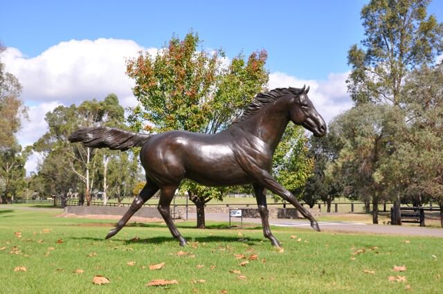 LangtonSculptor's tweet photo. Recent Life-Size bronze of the great Fastnet Rock #supersire @TomMagnier @CoolmoreAus @Fastnet_Rock https://t.co/xZTksknCo6