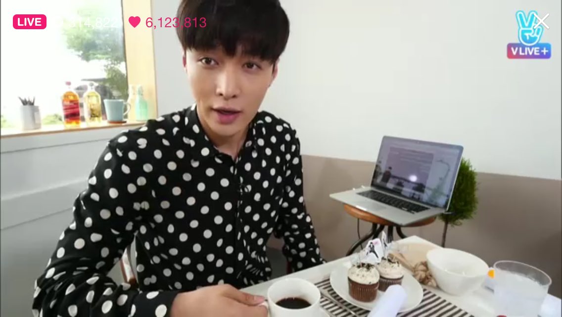 EXOGlobal's tweet photo. [CAP] 160607 Exomentary Live: Brunch with Lay https://t.co/y1ytPbU8NY