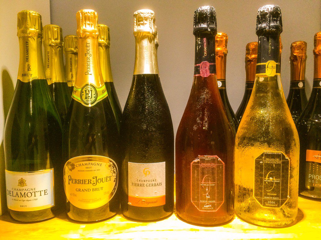 The Sun is out! #anyexcuse for a <a href="/GlassOfBubbly/">Glass of Bubbly®</a>