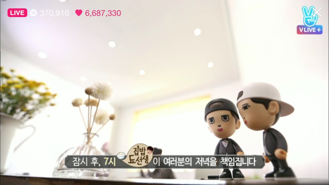 EXOGlobal's tweet photo. [CAP] 160607 Exomentary Live: Brunch with Lay https://t.co/tXHqYQ4lv9