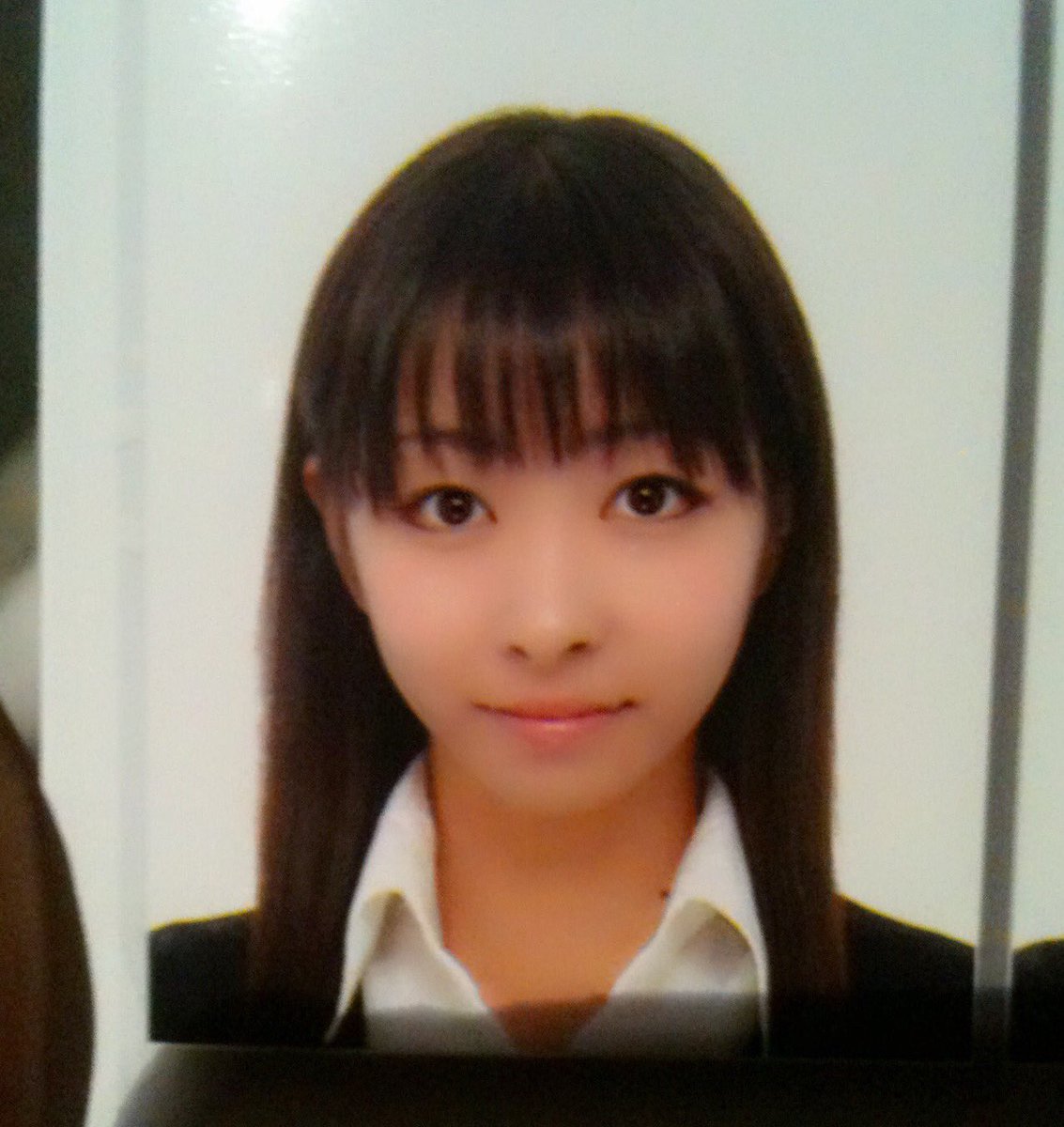 峠玲奈 Toge Reina على تويتر 前髪似合わない問題について 前髪あったこともあるよ 前髪あると幼いかもね ホント最近のだからベース変わってないけど ホントに 証明写真 ベースに変化はない