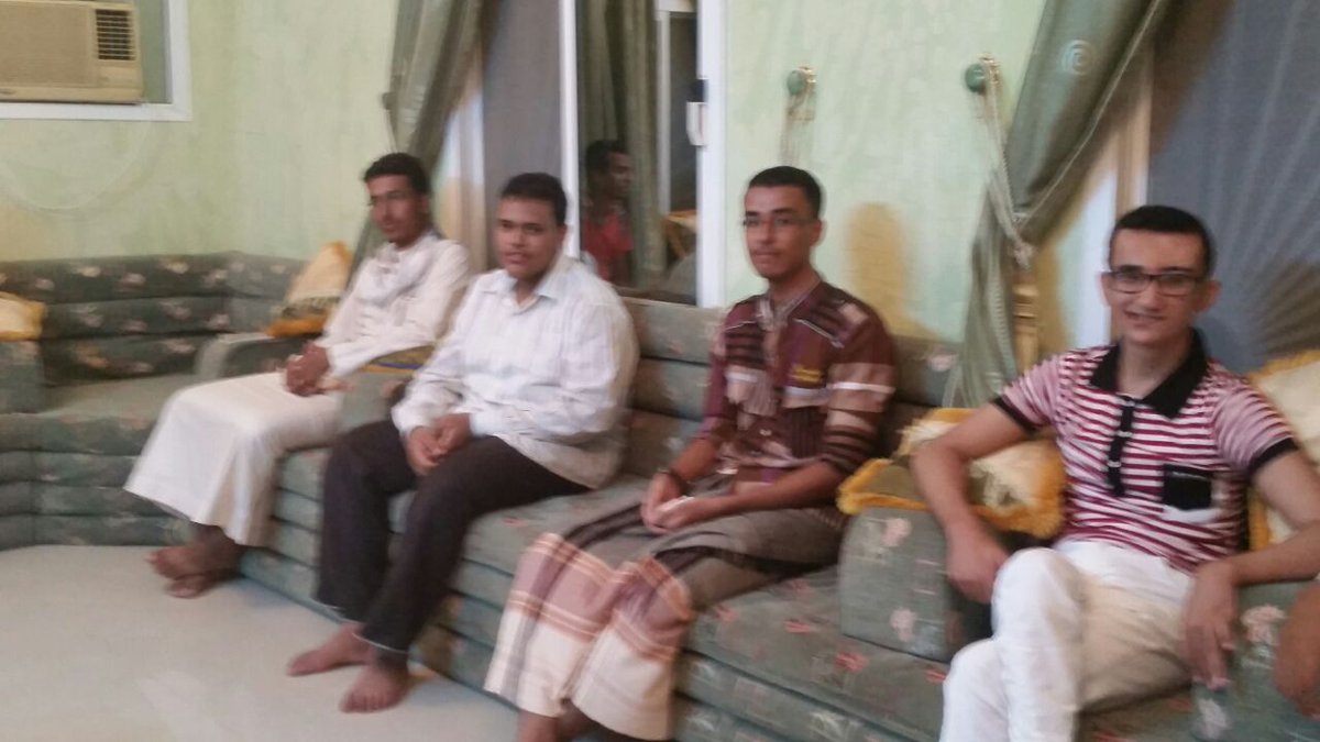 3zmWq5fAg3AKO2z's tweet photo. أعضاء التميز يزورون  أخيهم علي الرشيدي متمنيين له دوام العافية حاملين شعار لا مجال لليأس مع  قوة الإرادة
#تآلف #محبة https://t.co/Wz7IT26HNw