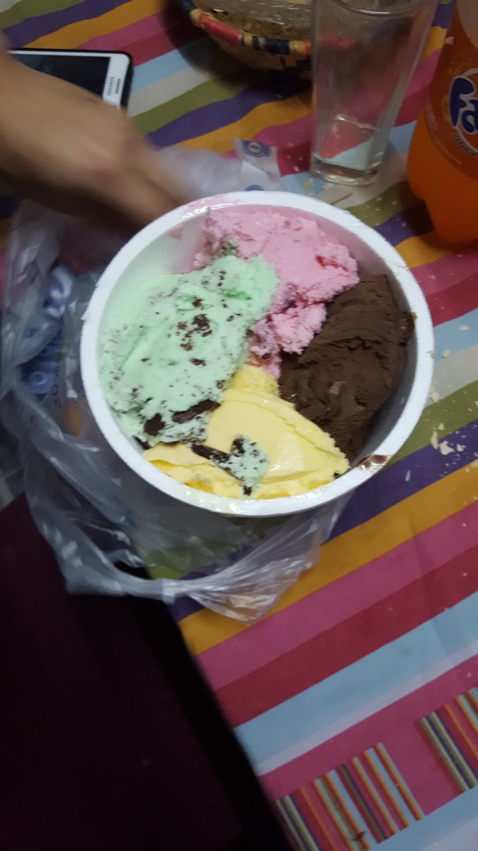 Hector101091's tweet photo. Tomando helado👌😍 https://t.co/NKnOKQ4Xdu