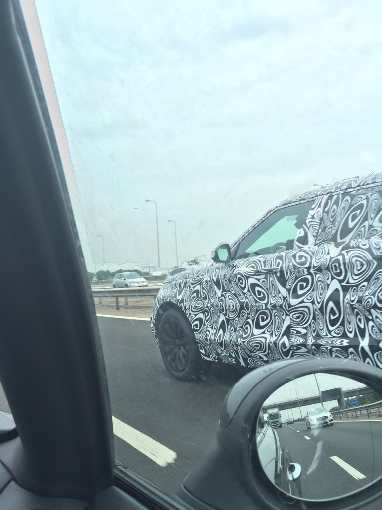 TimPBreden's tweet image. Any idea? New Land Rover? Audi? #TopGear #testcar seen on the M5 near Tewkesbury #fifthgear #cartest #carspy