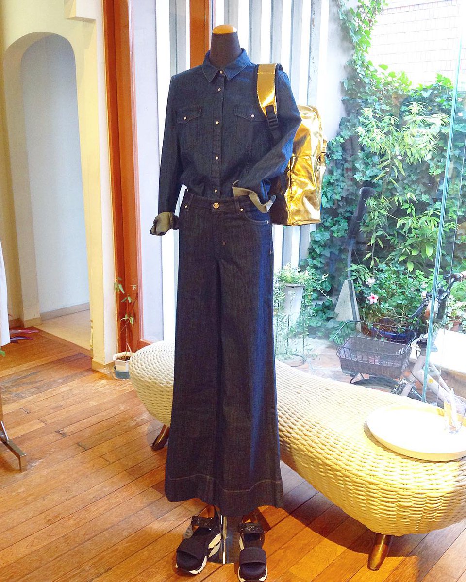 yokoaunty's tweet photo. #sportmaxcode #SS16 バギージーンズ 着回し研究vol.1 オールデニム
Denim Blouse #armanijeans
Sandals #MARNI
Backpack #goldengoose
#宇都宮 https://t.co/JSuqJBbH0u