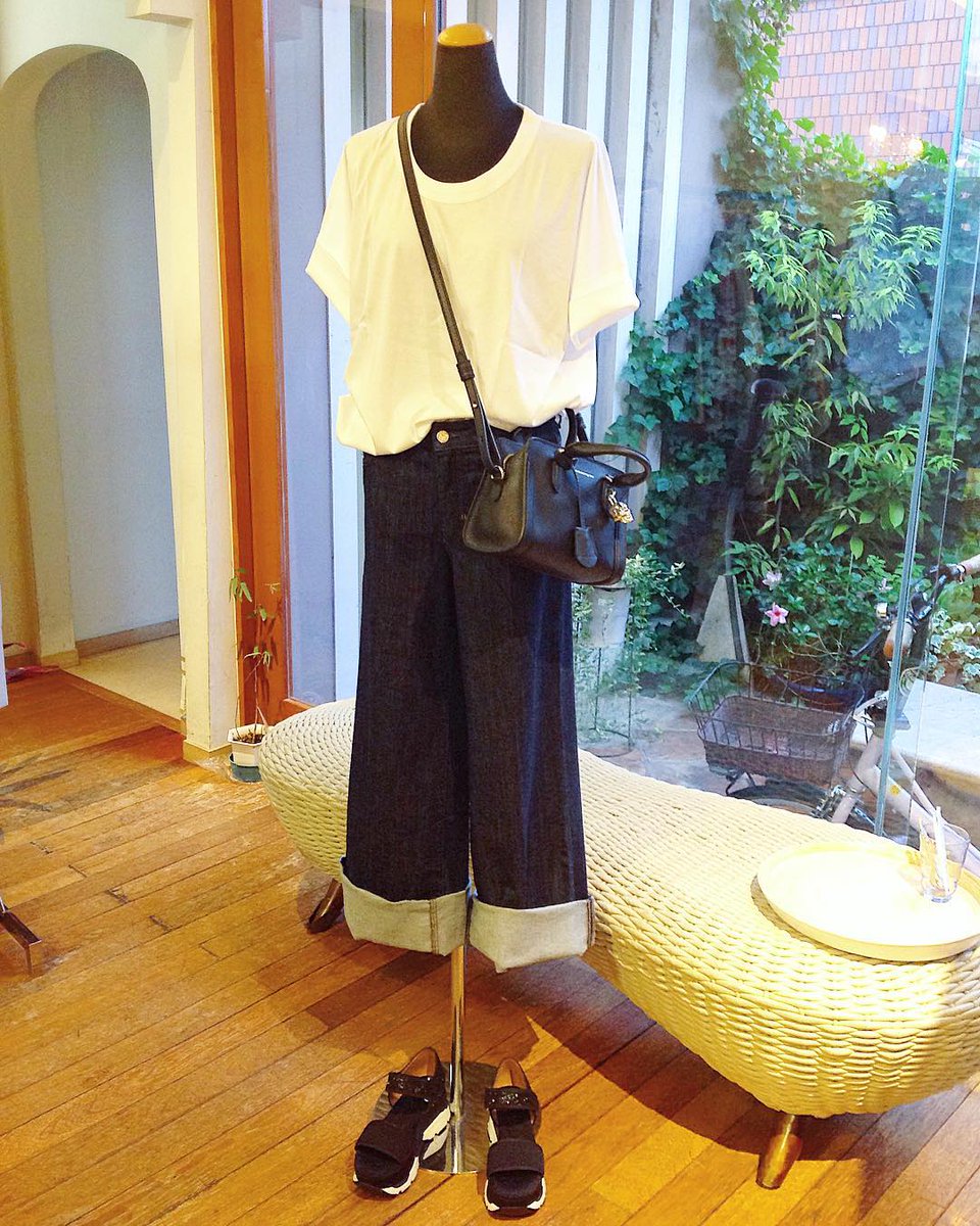 yokoaunty's tweet photo. #sportmaxcode #SS16 バギージーンズ 着回し研究vol.2 ラフスタイル
T-Shirts #LEMAIRE
Sandals #MARNI
Bag #alexandermcqueen
#fahion #宇都宮 https://t.co/QMNgwkBg76