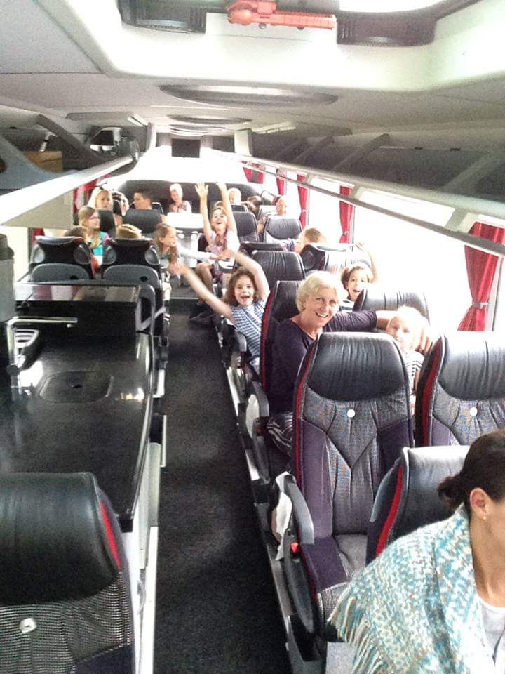Groep 5 is opweg naar <a href="/studiosnugger/">Studio Snugger</a> in de spelersbus van FC Utrecht! Geen #kletspraat.