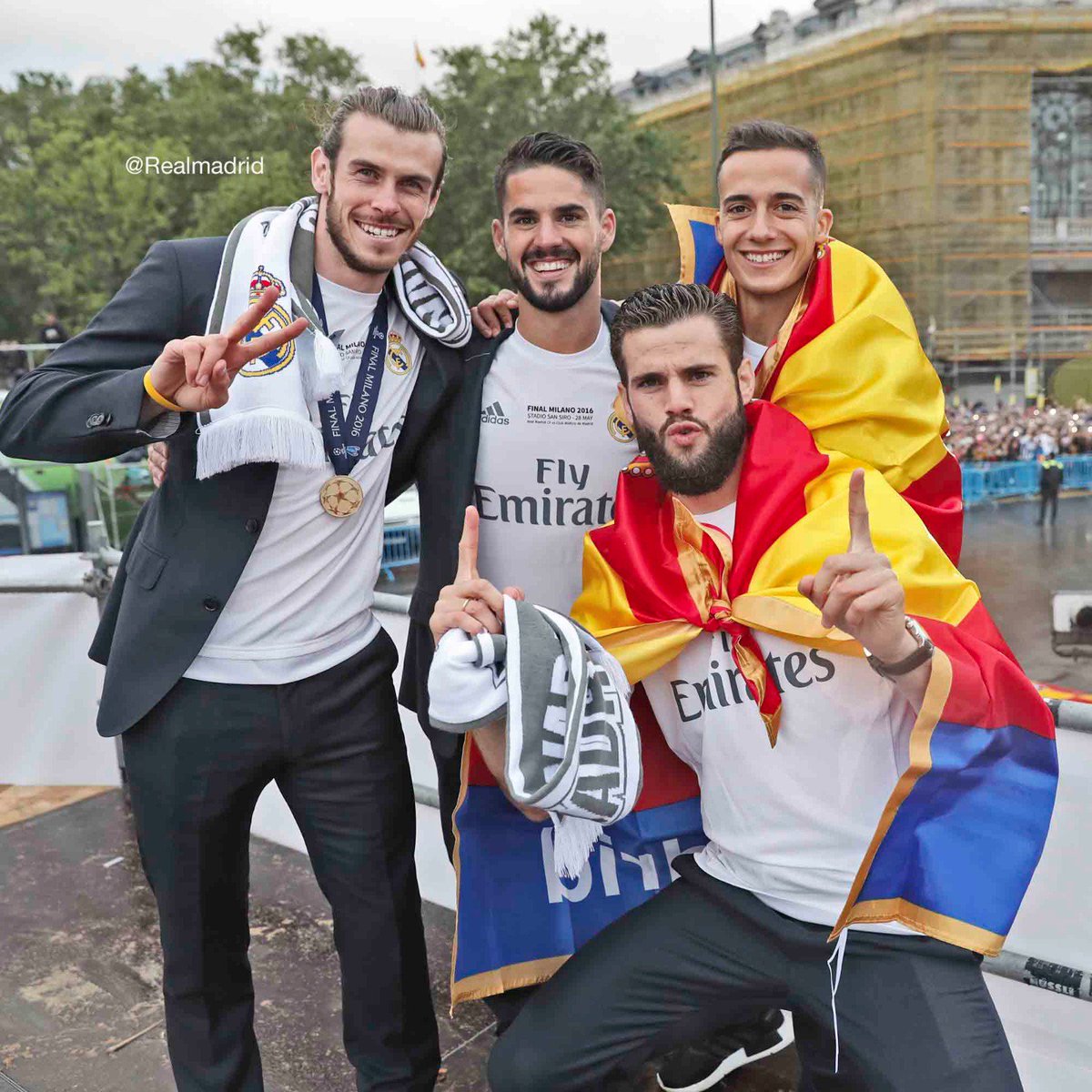 realmadrid's tweet photo. 🏆1⃣1⃣

¿Cuántas veces hemos ganado la Copa de Europa, @nachofi1990? ☝☝

@GarethBale11
@isco_alarcon
@Lucasvazquez91 https://t.co/Chd5ufuQ8P