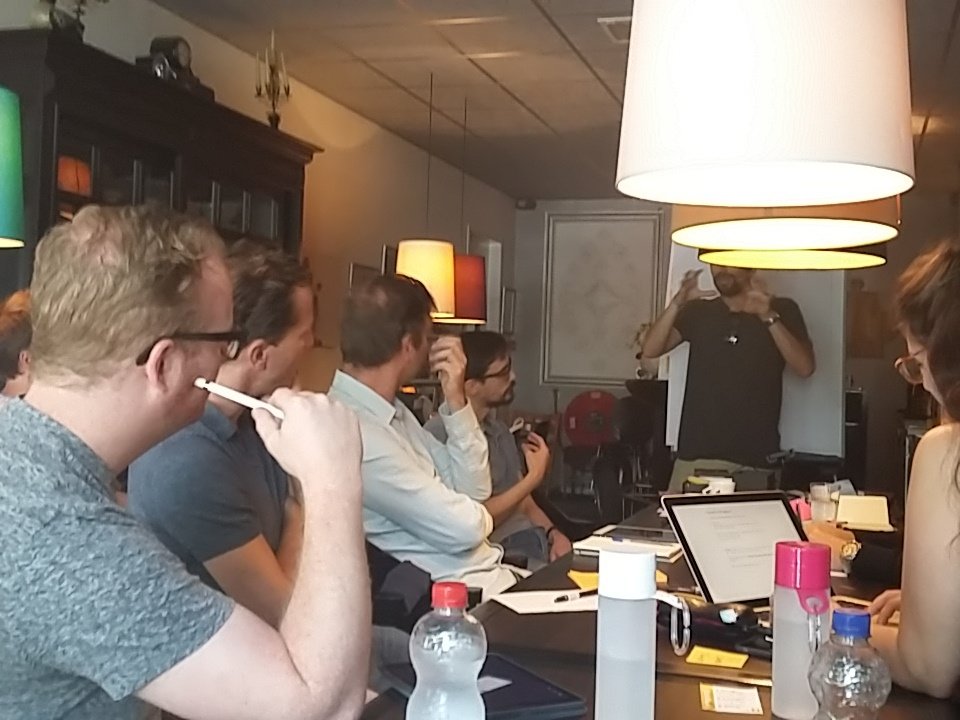 rob_bal's tweet image. @SaintSal kicking off #sourcecamp session l.