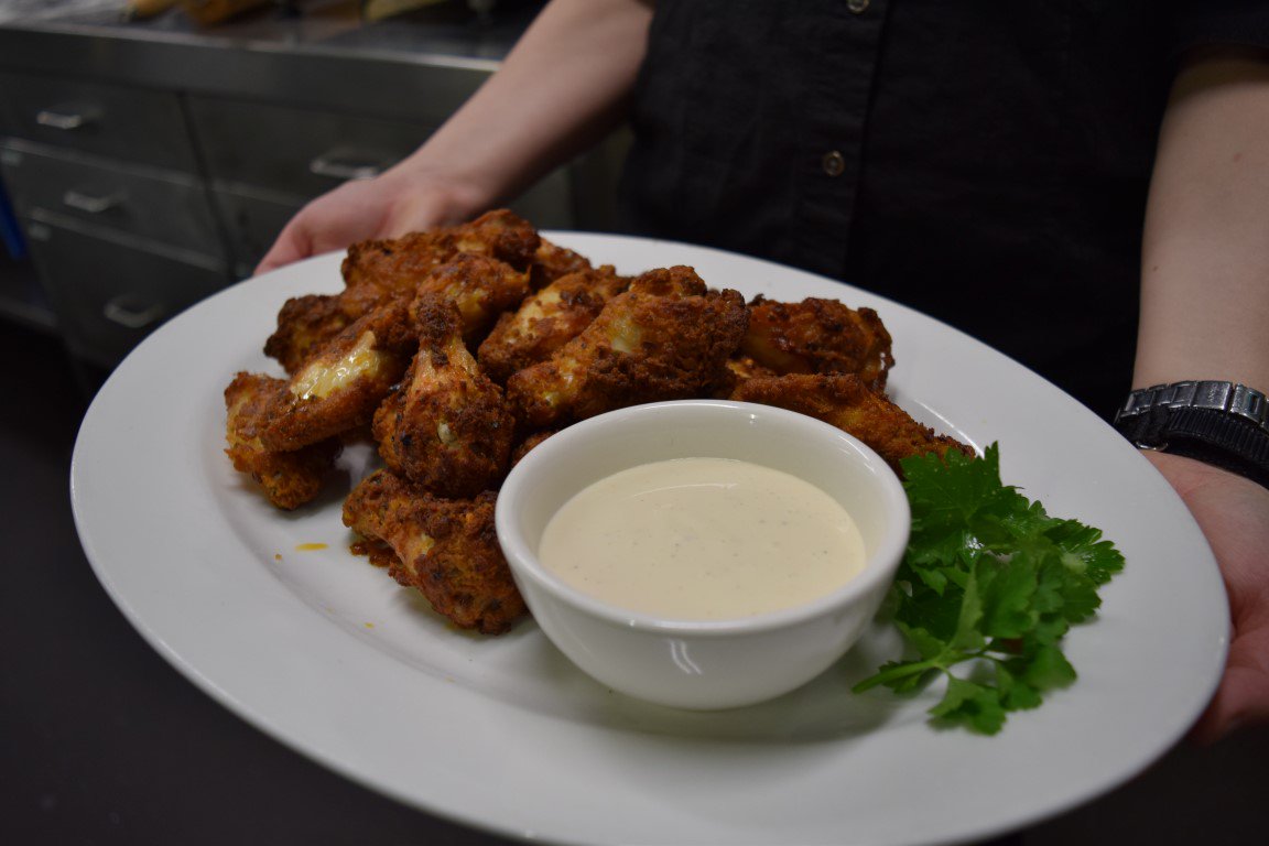 GGroveTavern's tweet photo. Warm up tonight with a platter of our spicy chicken wings #shareplatter #chickenwings #delicious #thegrove https://t.co/4JxLKkZMda