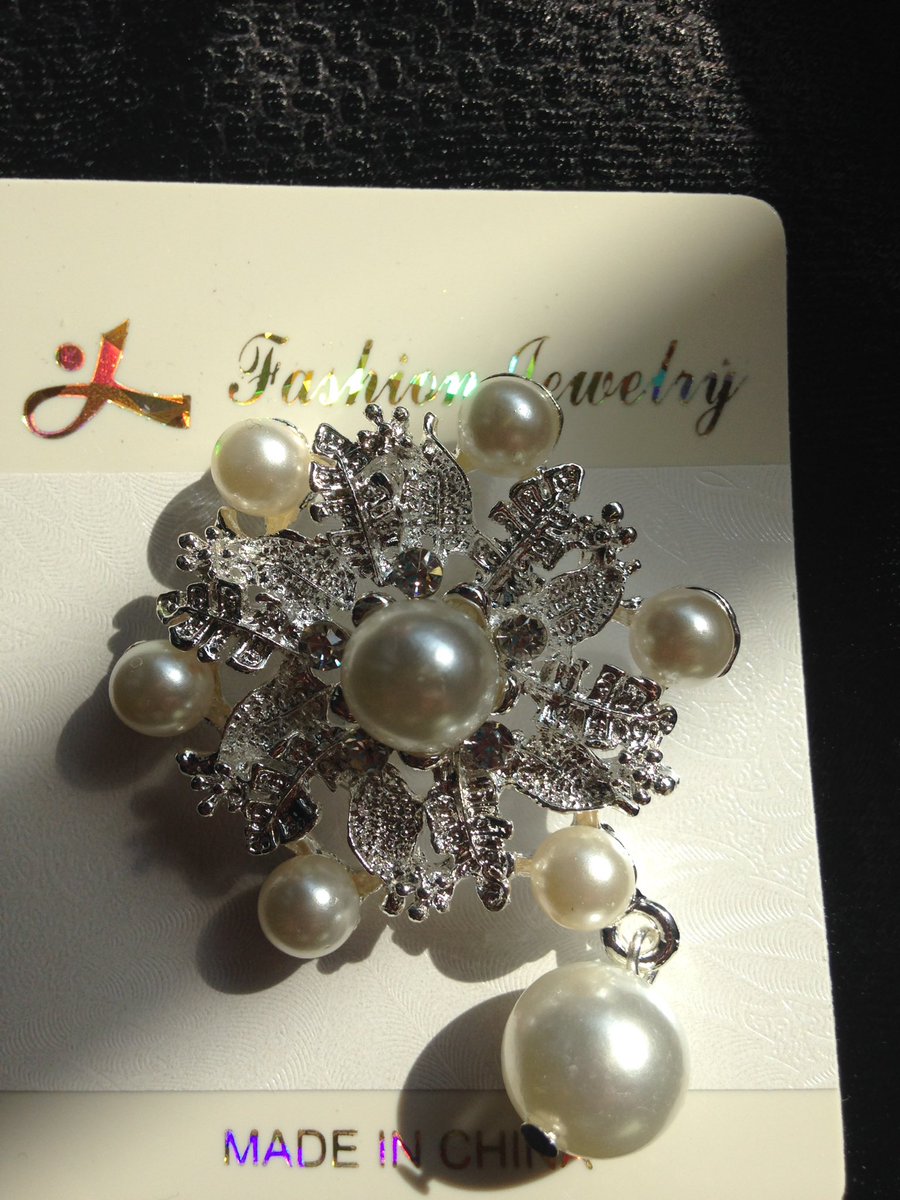 justforyou2015's tweet photo. Brooches £2 each @justforyou2015 @accringtonMH #accrington #beauty #brooches https://t.co/4AvqySkCgb