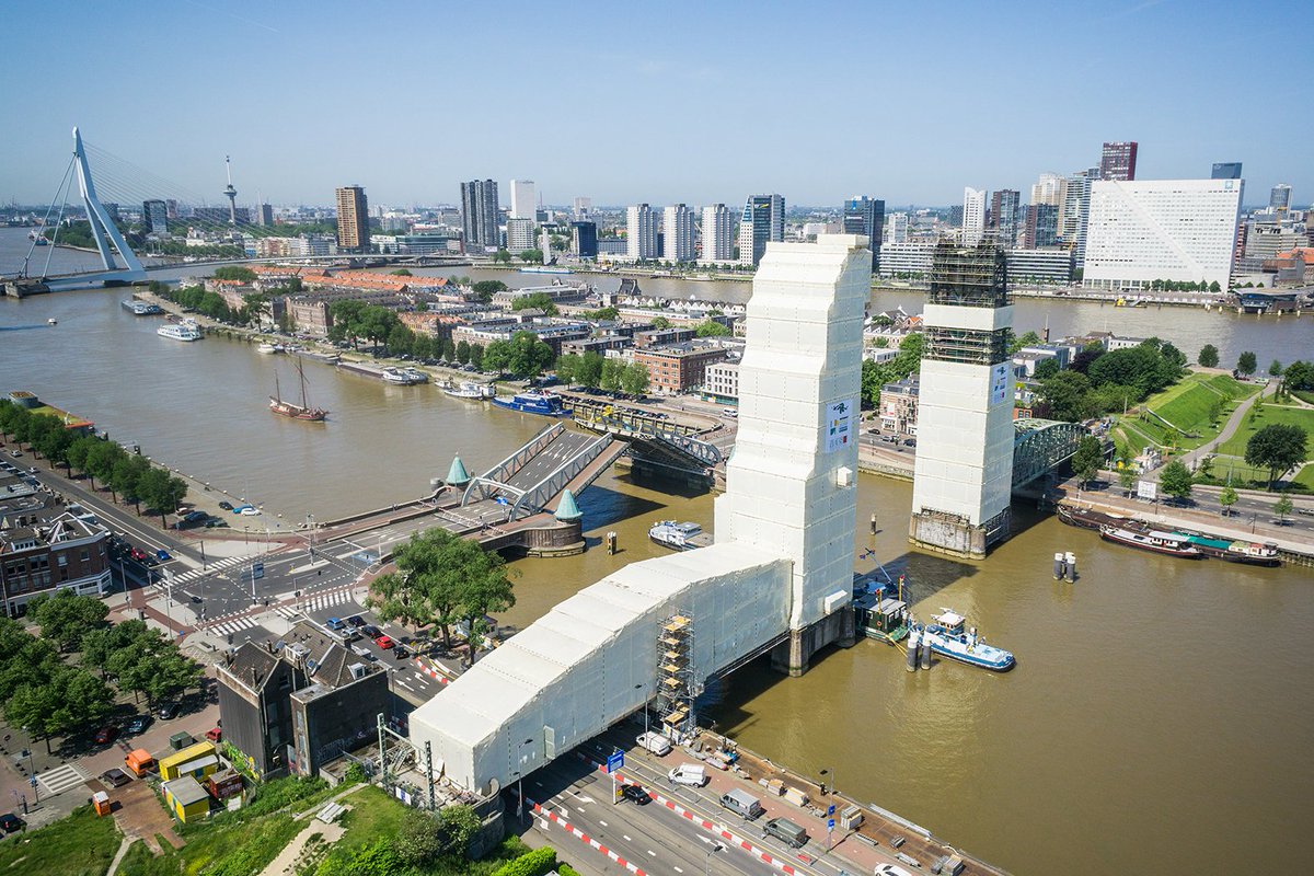 De #Hef, netjes ingepakt! Gefotografeerd door <a href="/SkycapUAS/">Skycap</a> #rotterdam