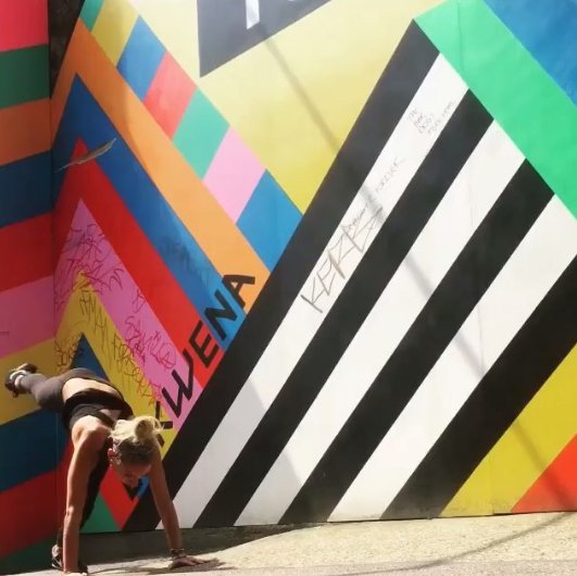 LIVEUK_'s tweet photo. Lunchtime yoga inspo from @moveyourframe
#LiveClothing #TeamLive #LiveOfficial https://t.co/tbHQ0Dkoik