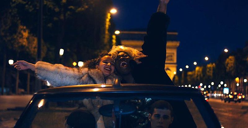 MacGeneration's tweet photo. Netflix diffusera Divines, un film français récompensé à Cannes, partout sauf… en France https://t.co/5CKLQ8yVvr https://t.co/jJnAtNrFPL