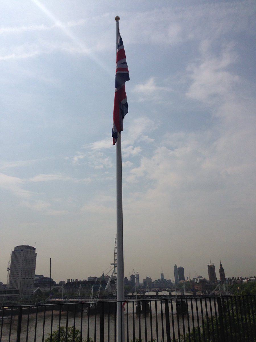 Thehackandhound's tweet image. Press corps beginning to wilt waiting for PM in blazing sunshine #factor500 #swelter #redfaces